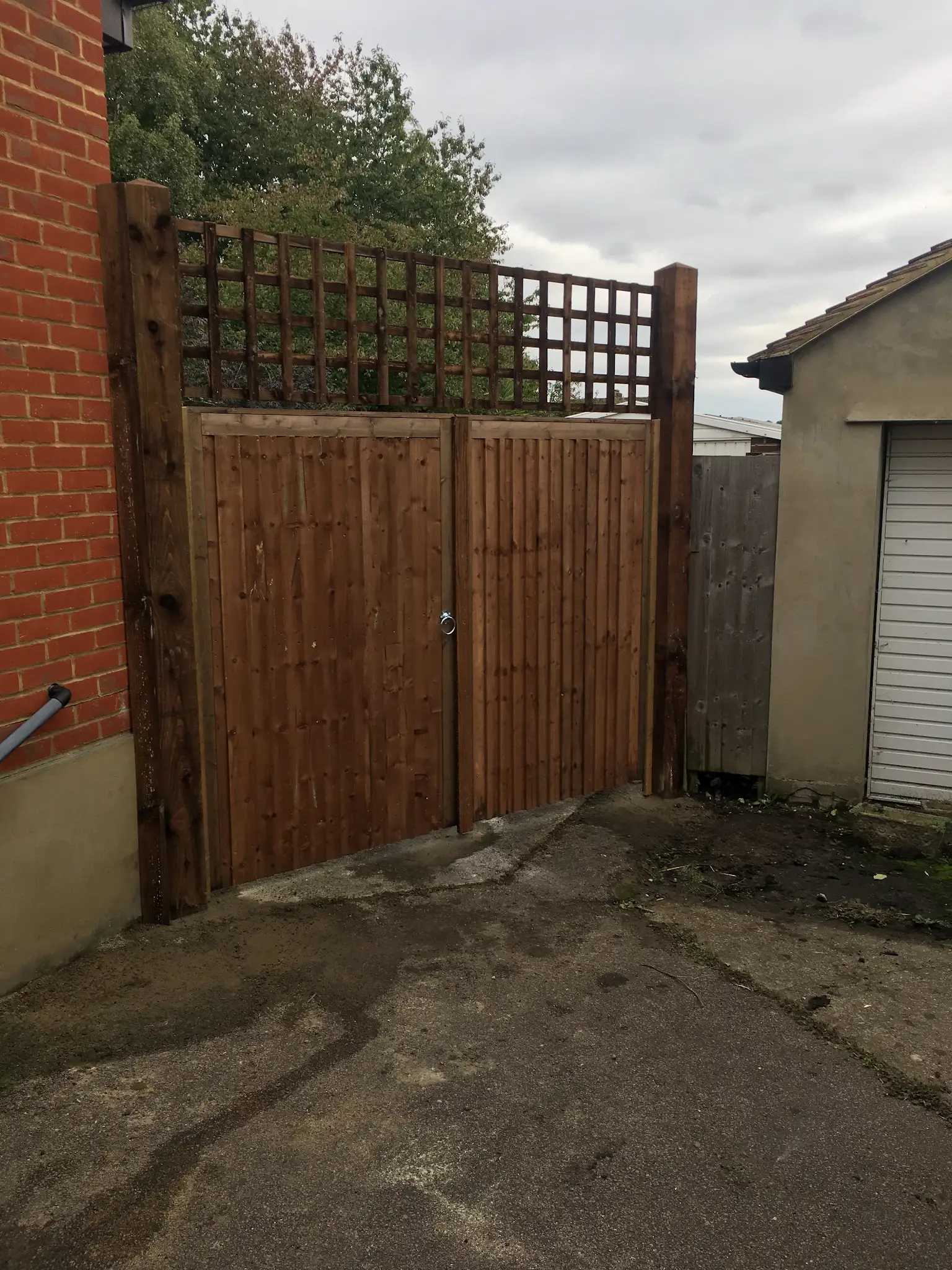 fencing-and-gate-contractor-in-watford-hertfordshire-3